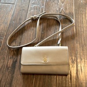 Tommy Hilfiger crossbody wallet purse